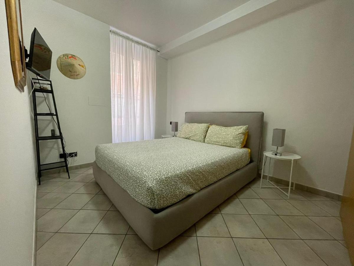 Casa Celeste, Bilocale Nel Pieno Centro Di อาลัสซิโอ ภายนอก รูปภาพ